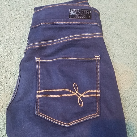 Levi's Dark Denim Modern pull-on cropped - Picture 3 of 7